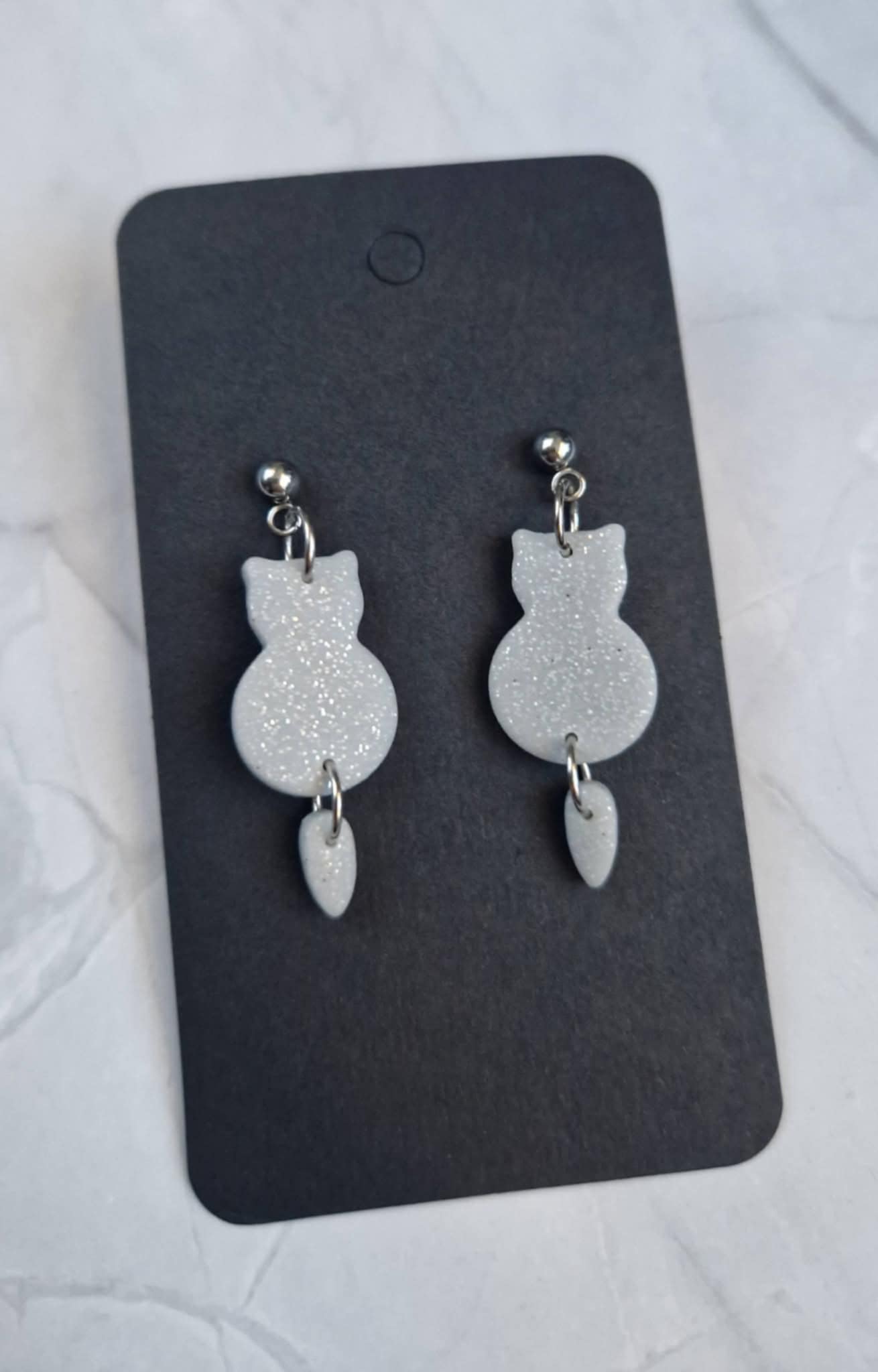 Boucles d’oreilles artisanales - Modèle Chat avec queue articulée